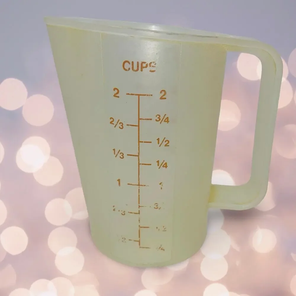 Tupperware 1669 Measuring Cup Pitcher 2 Cup 500mL Red Letters USA Vintage